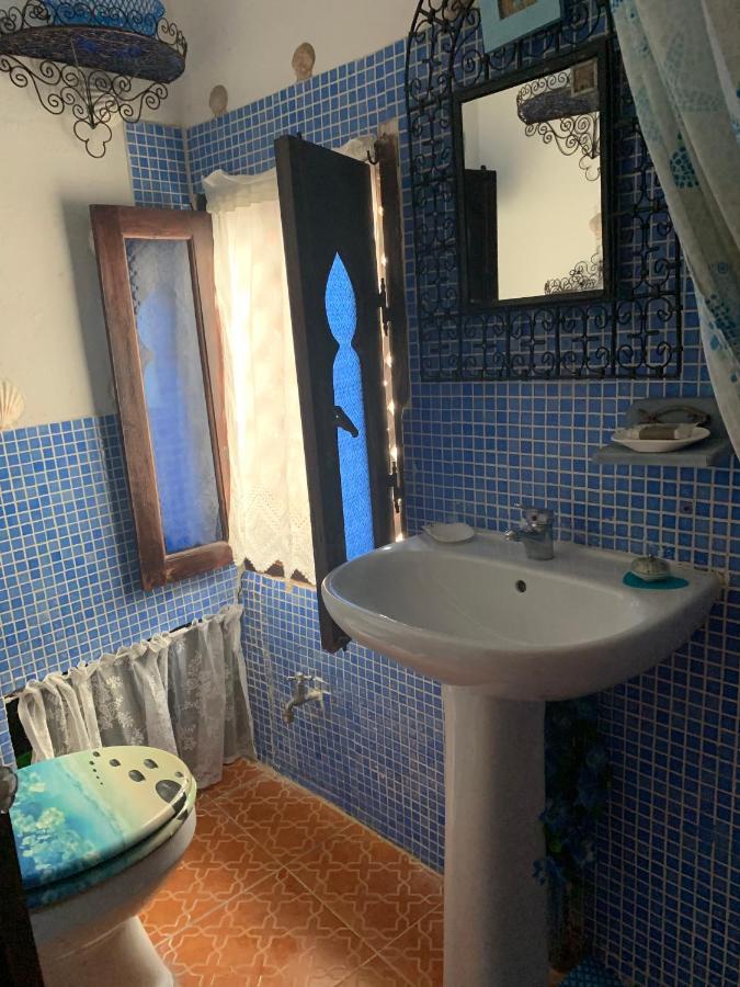 HATHOR ,Casa marroquí con dos terrazas en la Medina antigua , ideal parejas!! Asilah Exterior foto